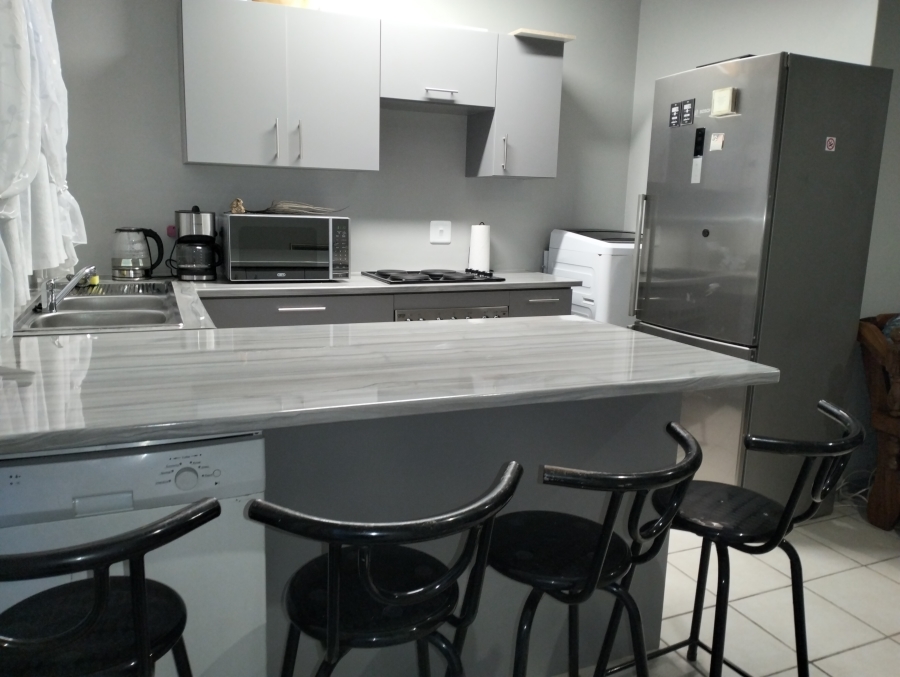 To Let 2 Bedroom Property for Rent in Wavecrest Eastern Cape
